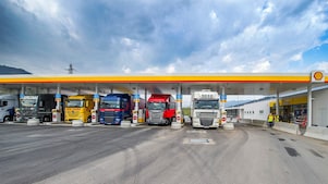 Paragens de autocarro na estação Shell